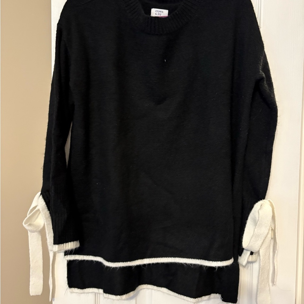 Crown & Ivy Black and Cream Sweater